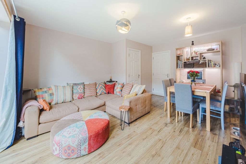 Property photo 3 of 28 4890713