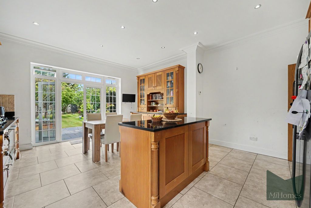 Property photo 2 of 19