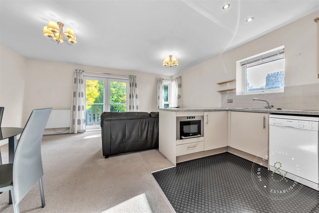 Property photo 3 of 16 Clive-Hall-Court-09.Jpg