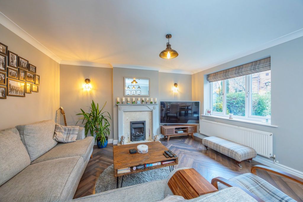 Property photo 2 of 28