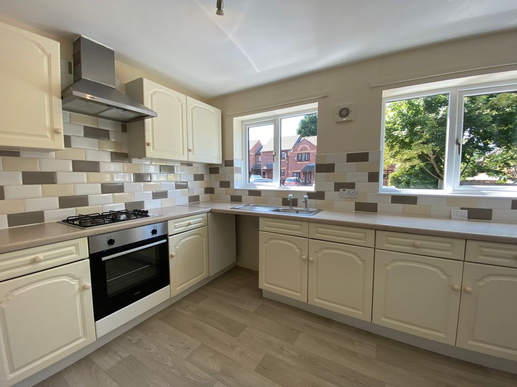 Property photo 2 of 10 Kitchen
