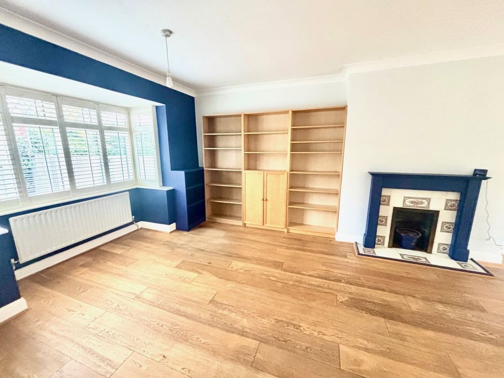 Property photo 2 of 14 Lounge