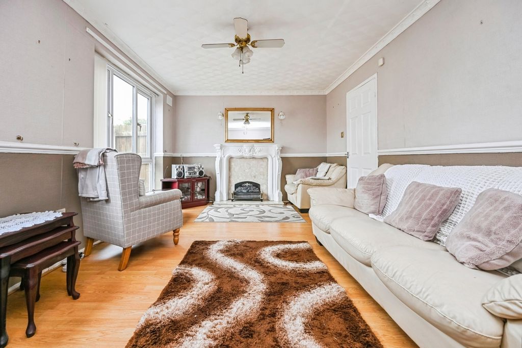 Property photo 3 of 14 Pbox-Img.Jpg
