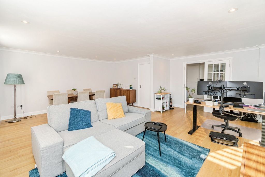 Property photo 2 of 15 Pbox-Img.Jpg