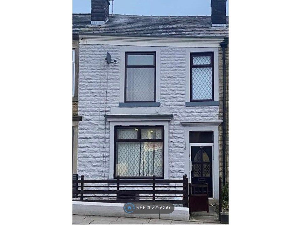 Property photo 1 of 17 Front Aspect