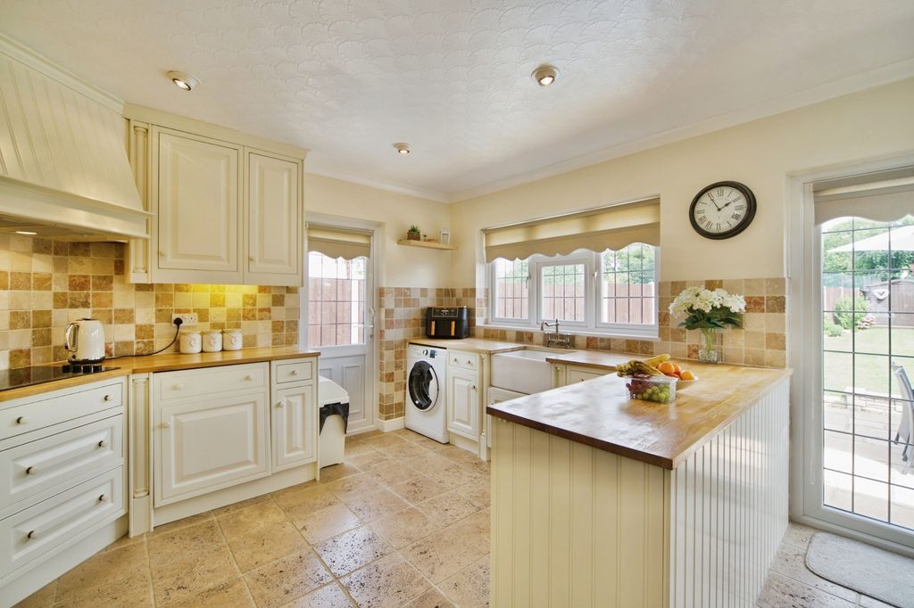 Property photo 3 of 17 Pbox-Img.Jpg