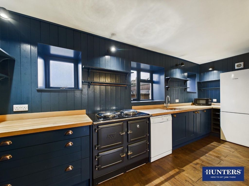 Property photo 3 of 19 Kitchen