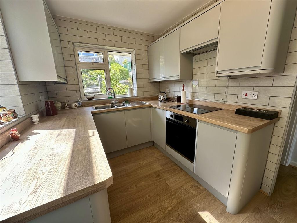 Property photo 2 of 16 Kitchen