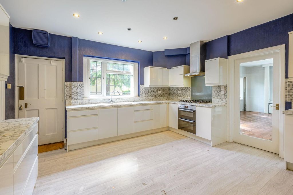 Property photo 3 of 45 Breakfast Kitchen 1