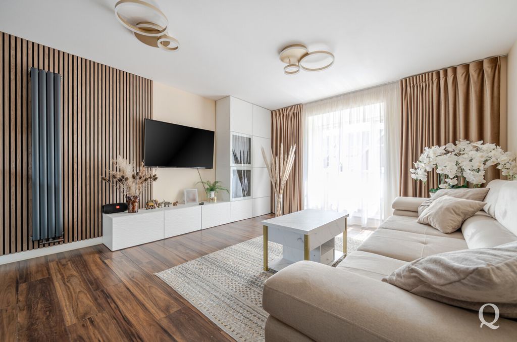 Property photo 2 of 19 707E0753-70A3-479...