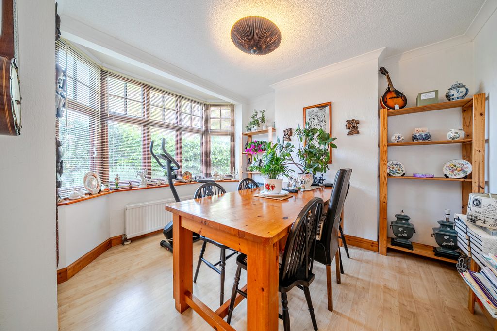 Property photo 2 of 18 Picture No. 30