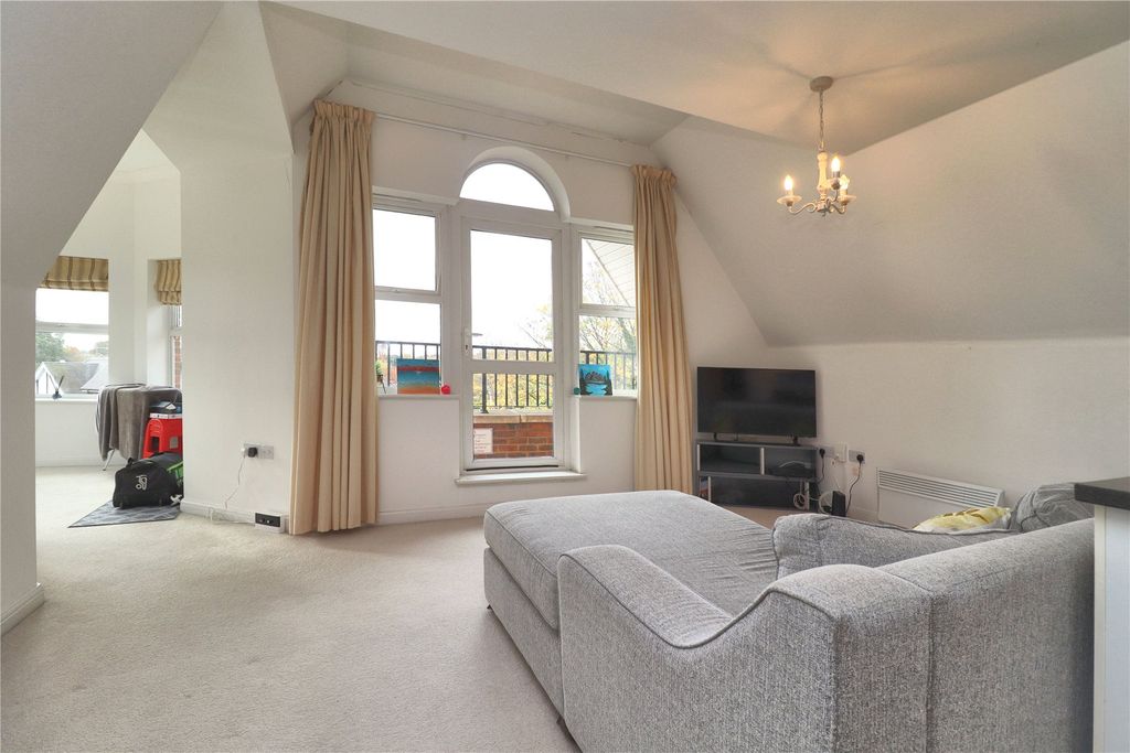 Property photo 2 of 14 Picture No. 12