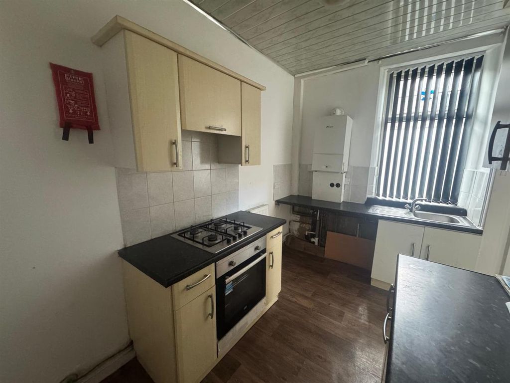 Property photo 3 of 11 Kitchen