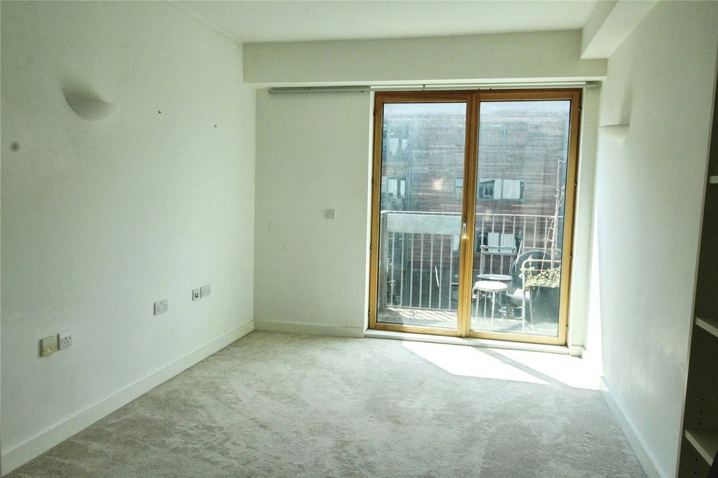 Property photo 3 of 11 Balcony
