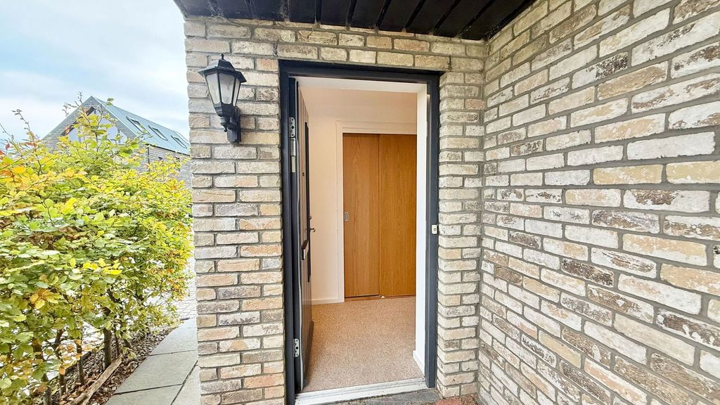 Property photo 2 of 29