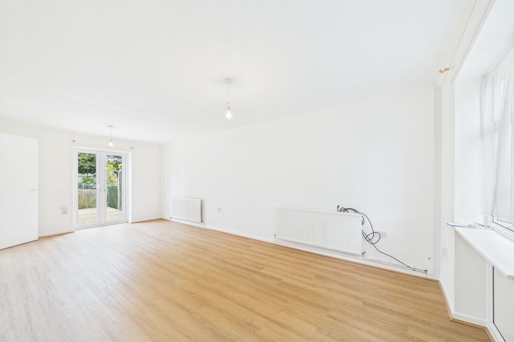 Property photo 3 of 10 Picture No. 01