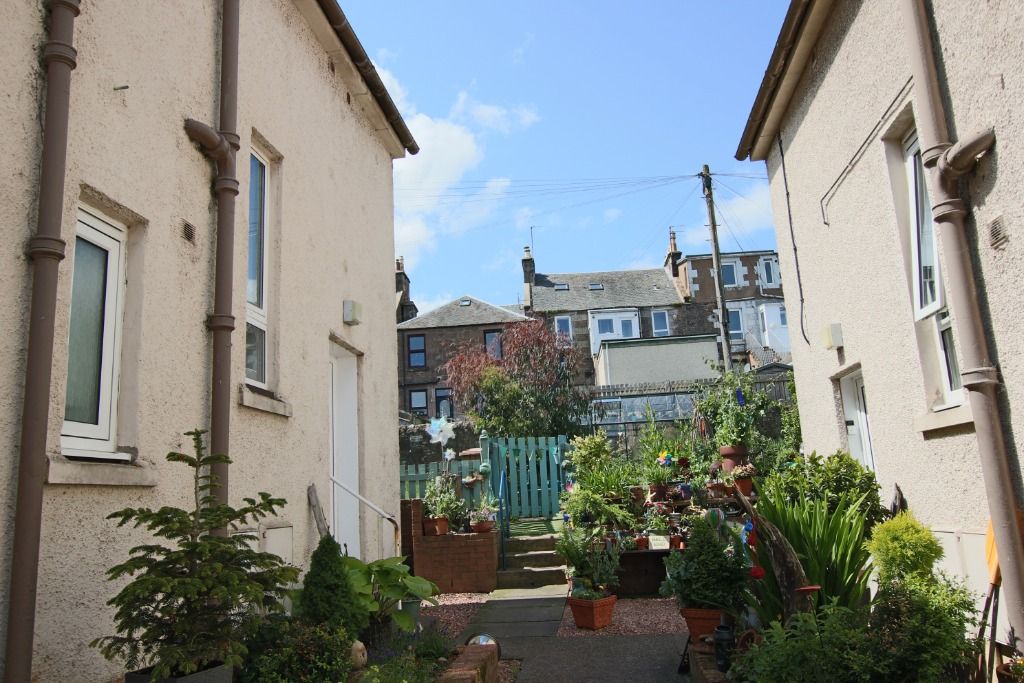 Property photo 2 of 8