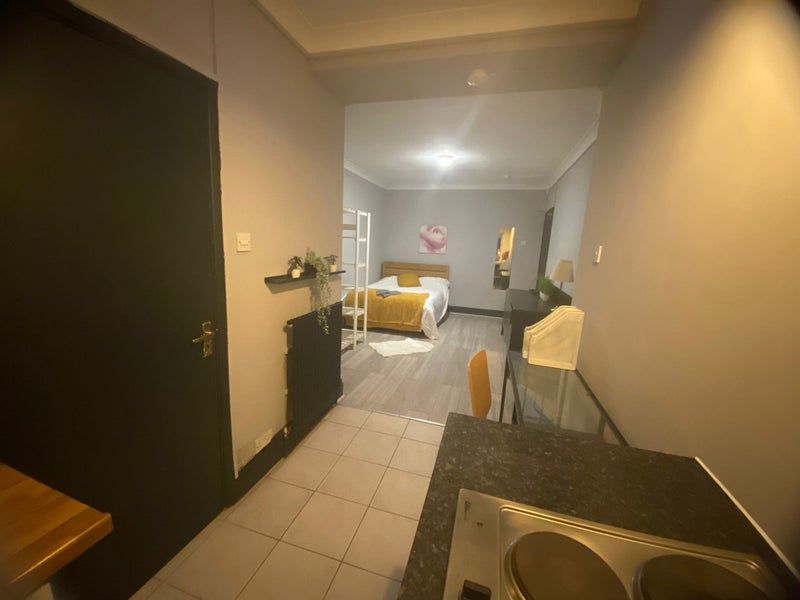 Property photo 3 of 15 Studio 1- £1000 Available 01/03/2026