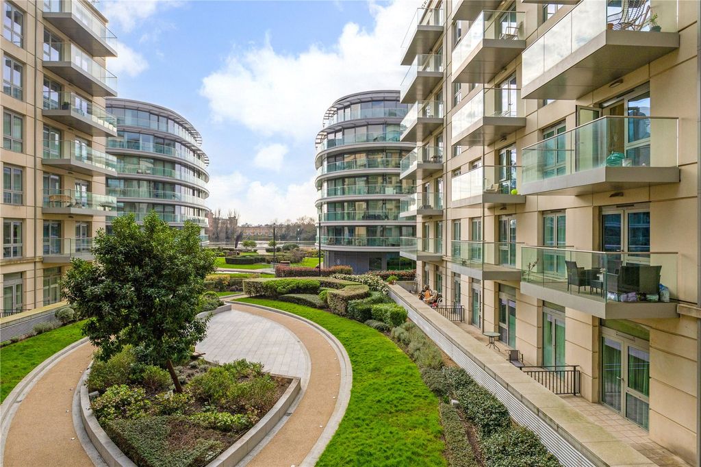 Property photo 1 of 16 Communal Gardens