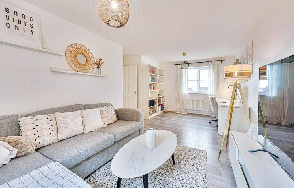 Property photo 1 of 18