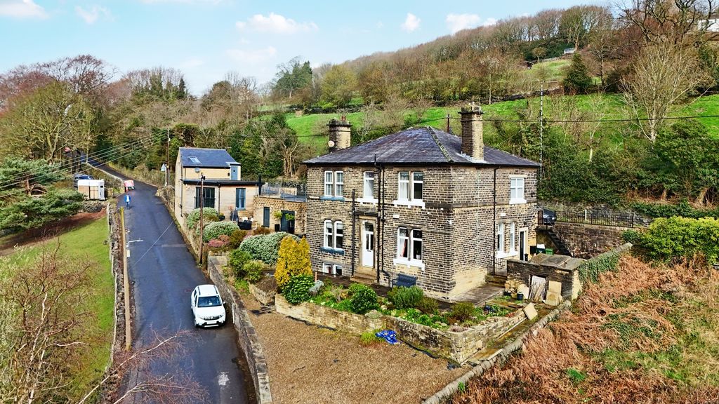 Property photo 1 of 15 Property Front