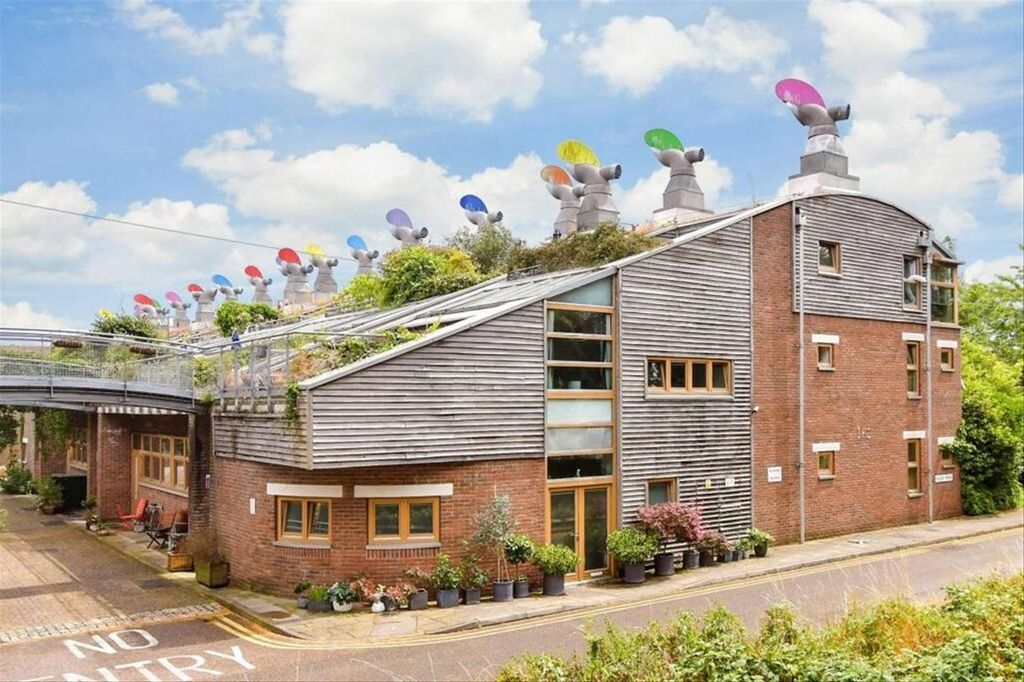 Property photo 1 of 5