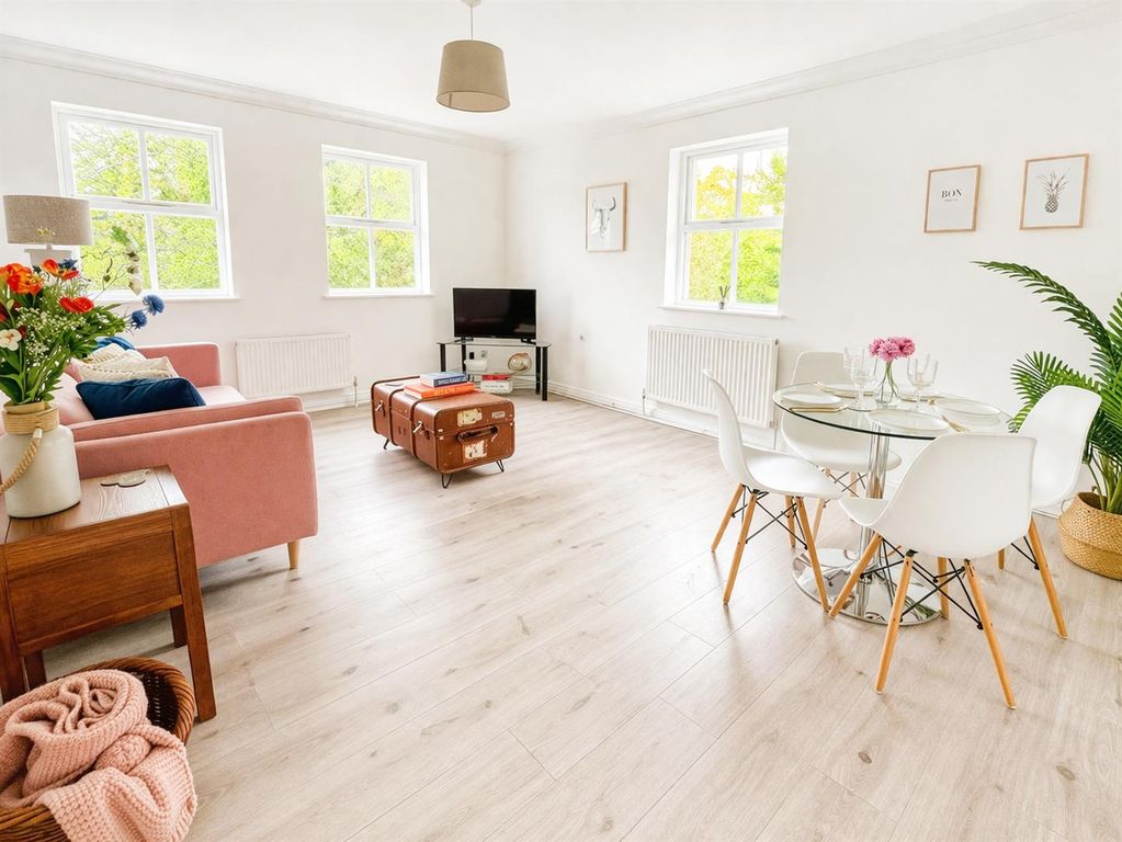 Property photo 3 of 11 Living/Dining Room