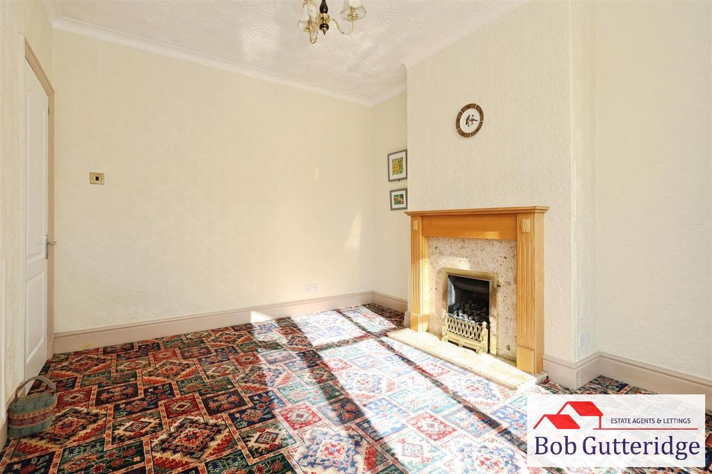 Property photo 3 of 27 Bay Fronted Lounge