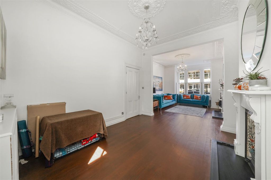 Property photo 3 of 22 Chelverton Road