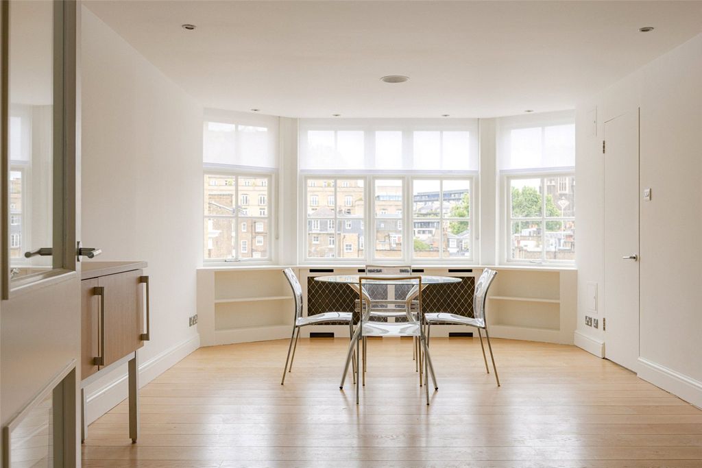 Property photo 3 of 19 Dining Room