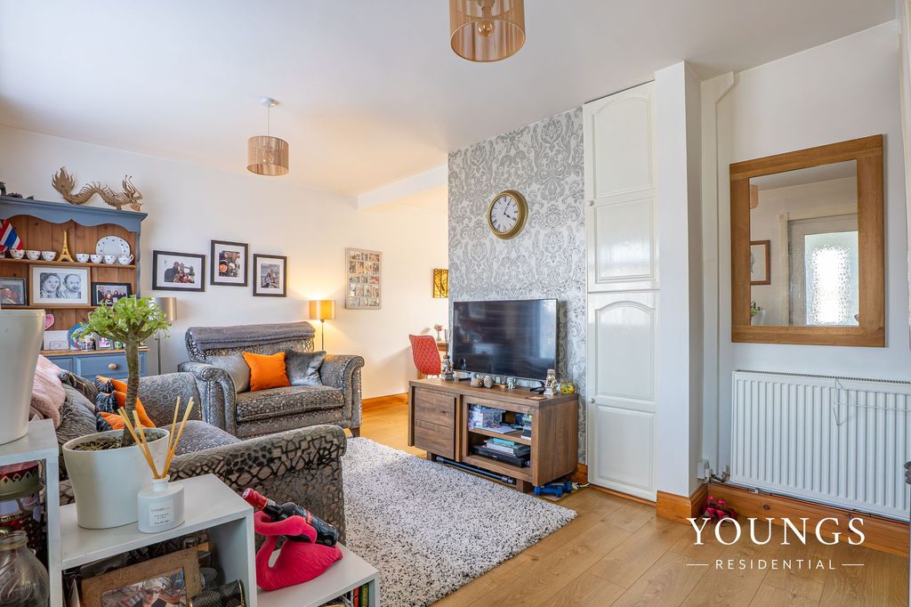 Property photo 2 of 19