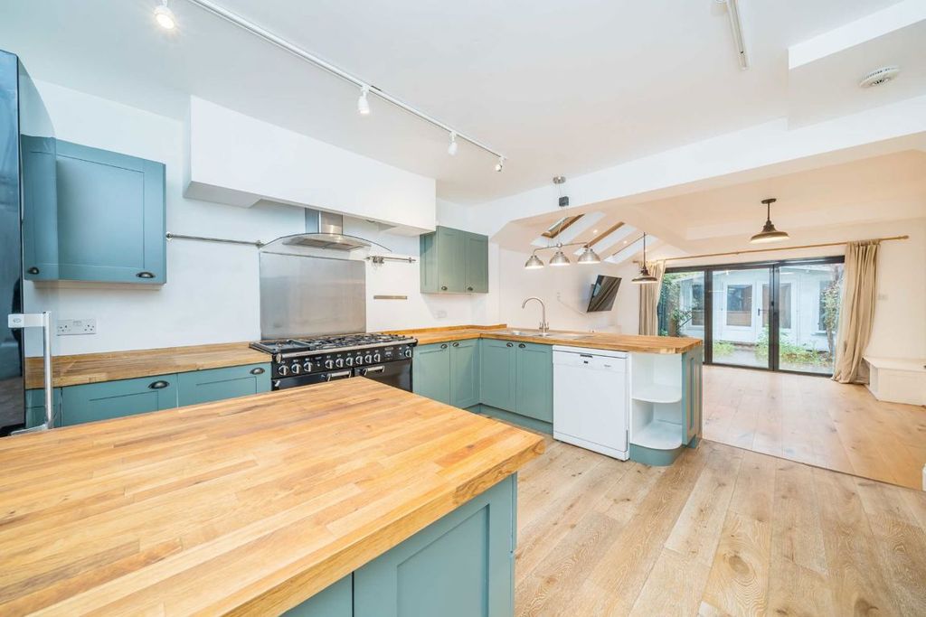 Property photo 3 of 8