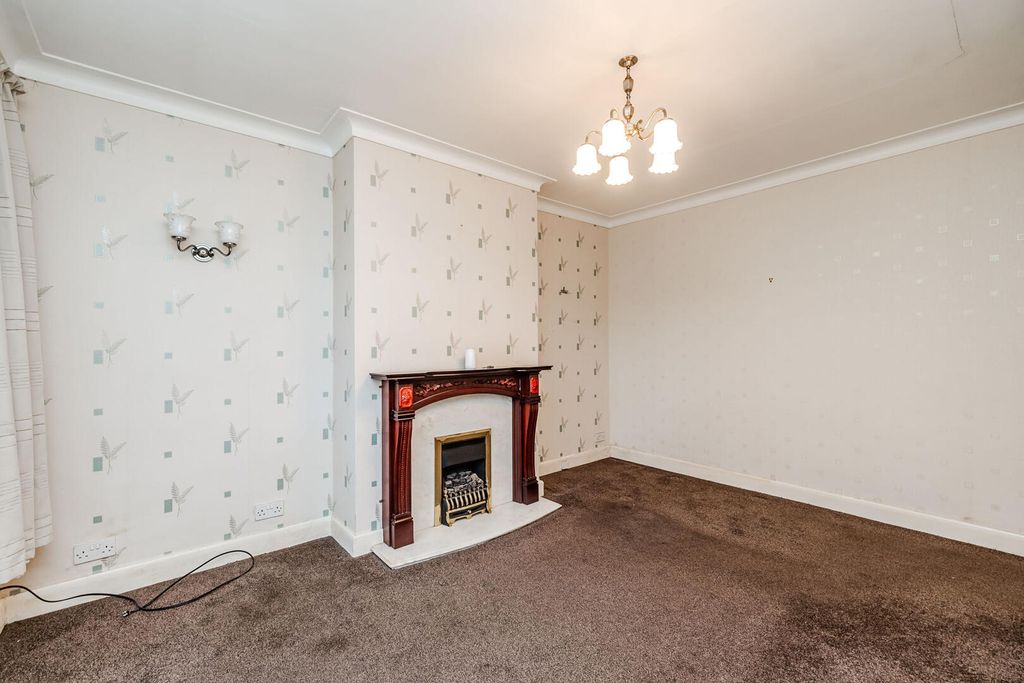 Property photo 3 of 17 Living Room