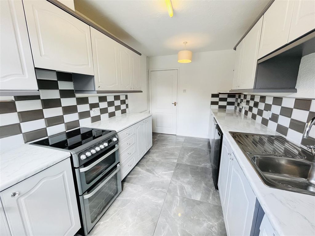 Property photo 3 of 20 Kitchen