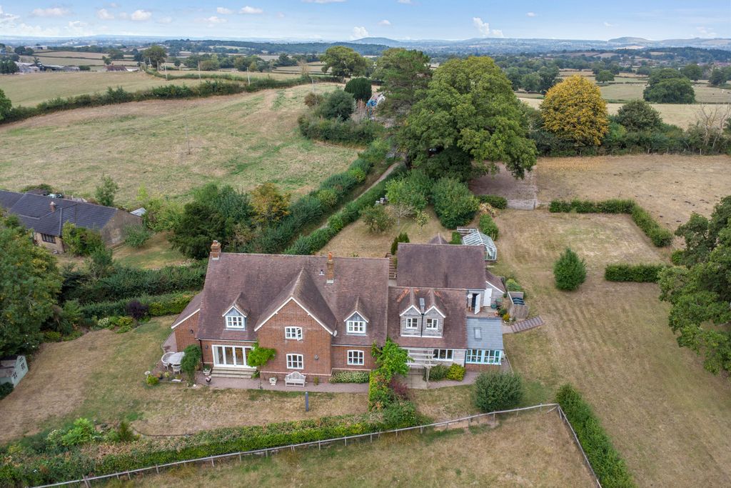 Property photo 1 of 18 Hunters View