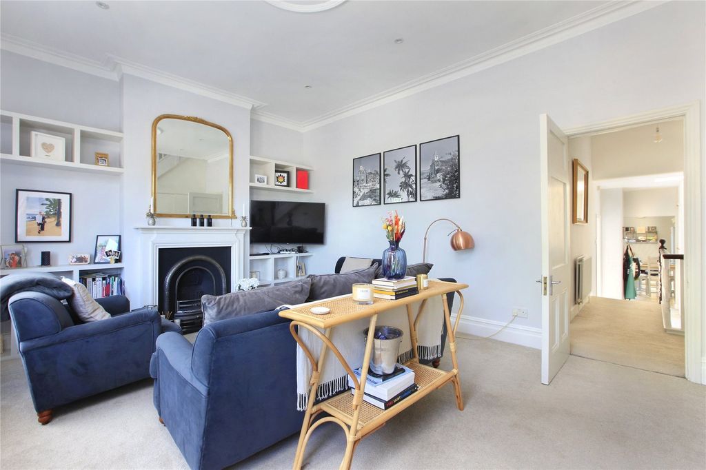 Property photo 2 of 11