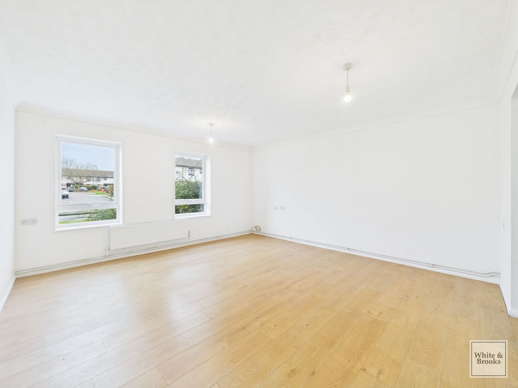 Property photo 2 of 14 Living Room