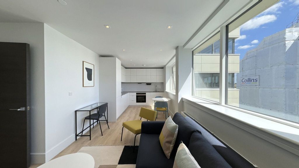 Property photo 1 of 24 Living Room