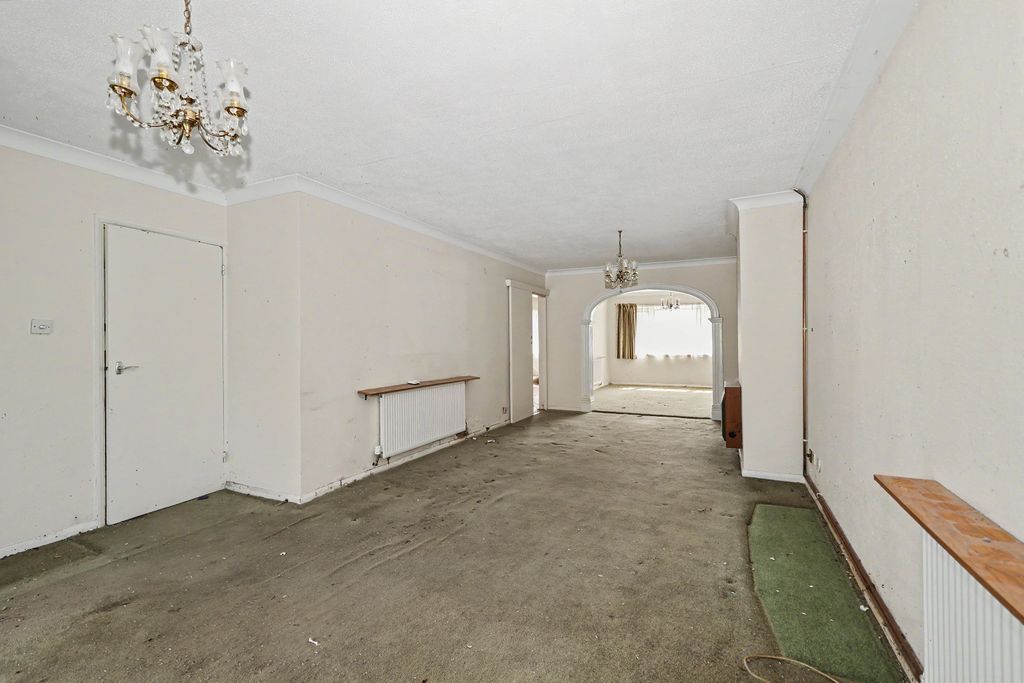 Property photo 2 of 22 5 Hazlemere Road, Seasalter, Kent, Ct5 4An