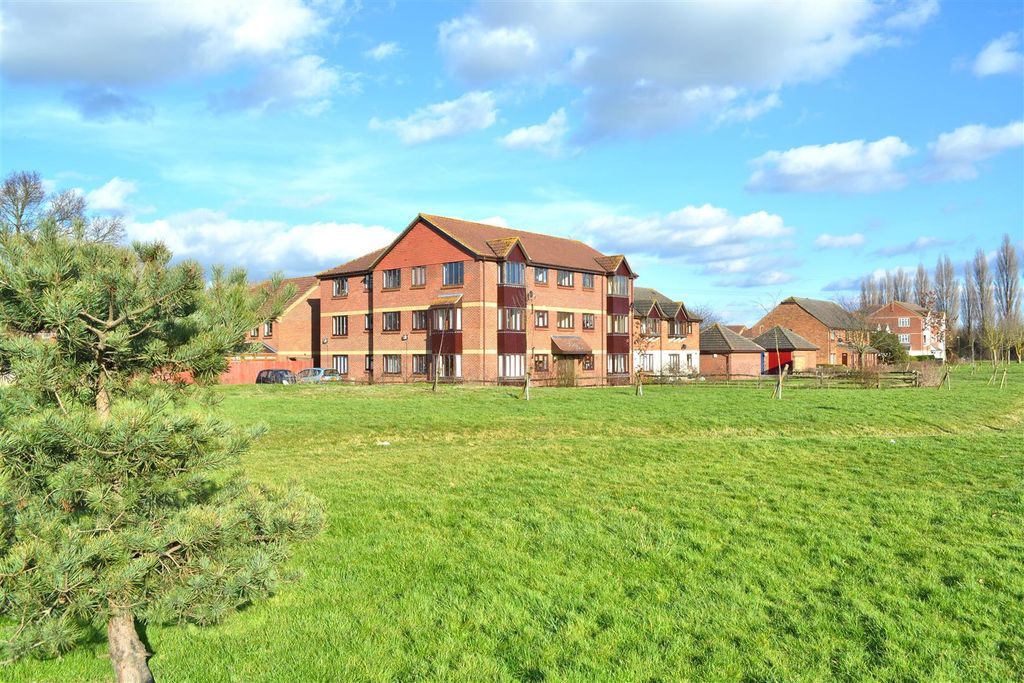 Property photo 1 of 15 47 Hamble Road Front Shot.Jpg