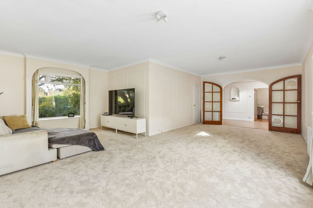 Property photo 3 of 11