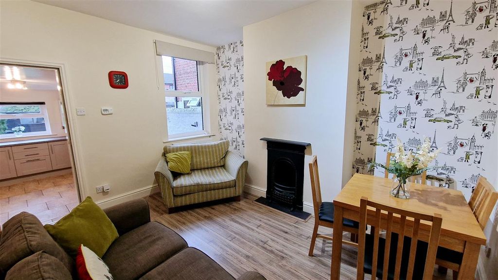 Property photo 3 of 22 Lounge / Dining Room