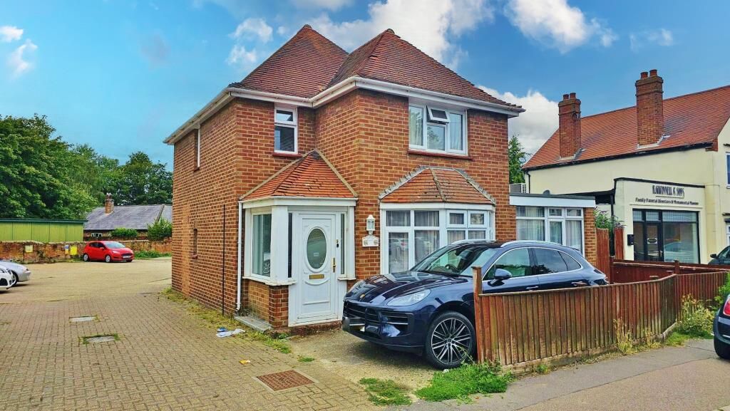 Property photo 1 of 16 Outside - Front