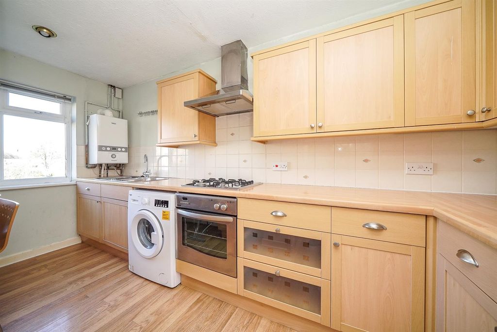 Property photo 3 of 16 Kitchen
