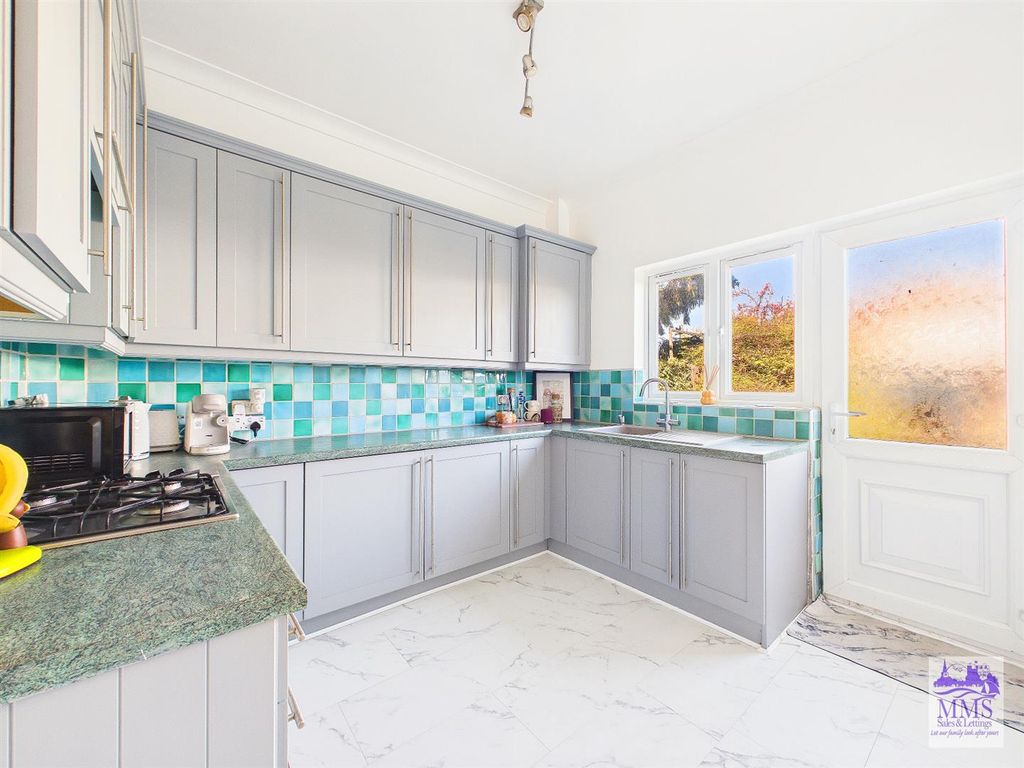 Property photo 2 of 16 Cam04098G0-Pr0192-Still010.Jpg