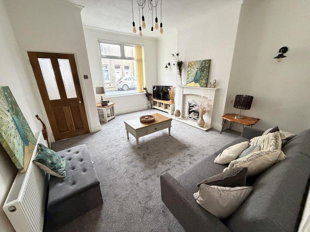 Property photo 2 of 14 Lounge