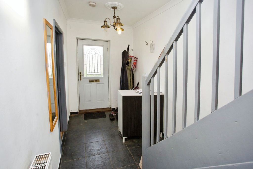 Property photo 2 of 15 Hallway