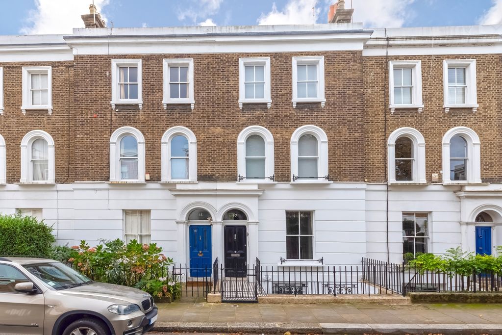 Property photo 1 of 24 Oakley Gardens
