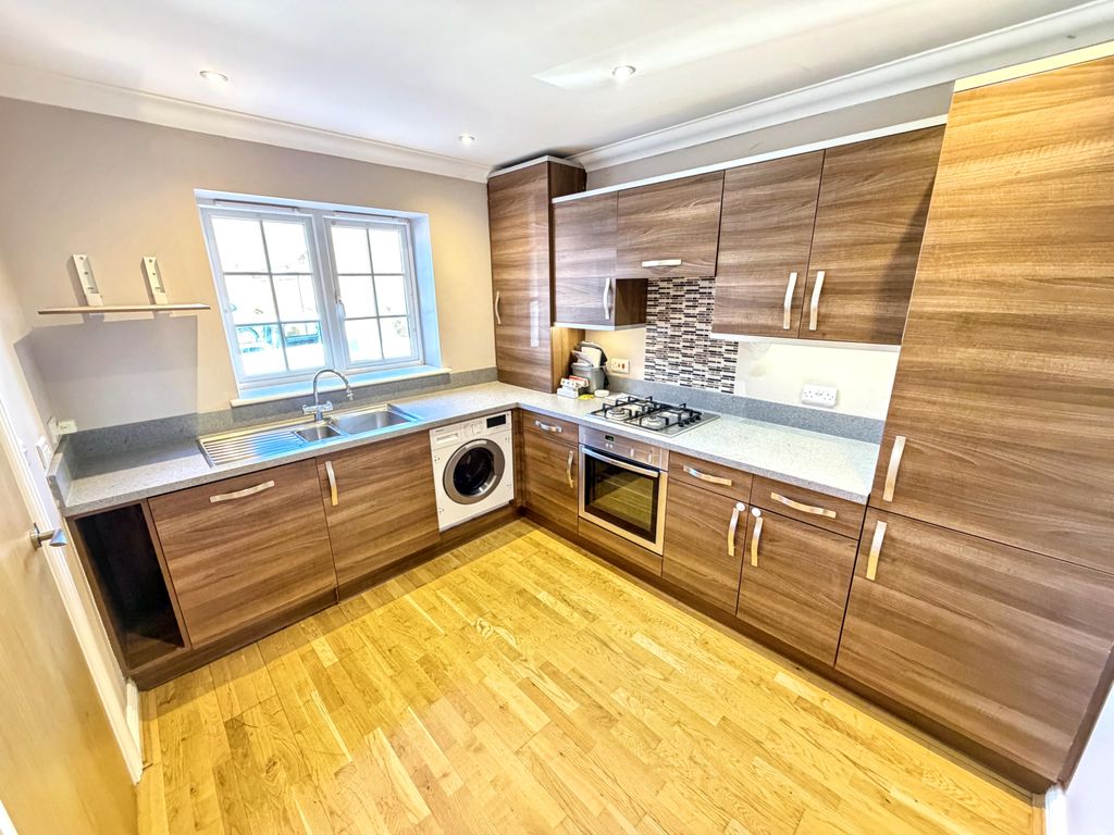 Property photo 3 of 16 11 Lansdowne Cottages Kitchen