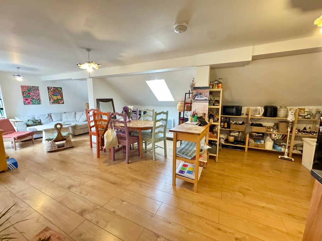 Property photo 2 of 11 Image